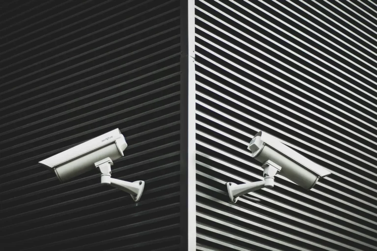 Mehr über den Artikel erfahren Technologische Sicherheit in Luxusimmobilien: Die Integration fortschrittlicher Sicherheitssysteme