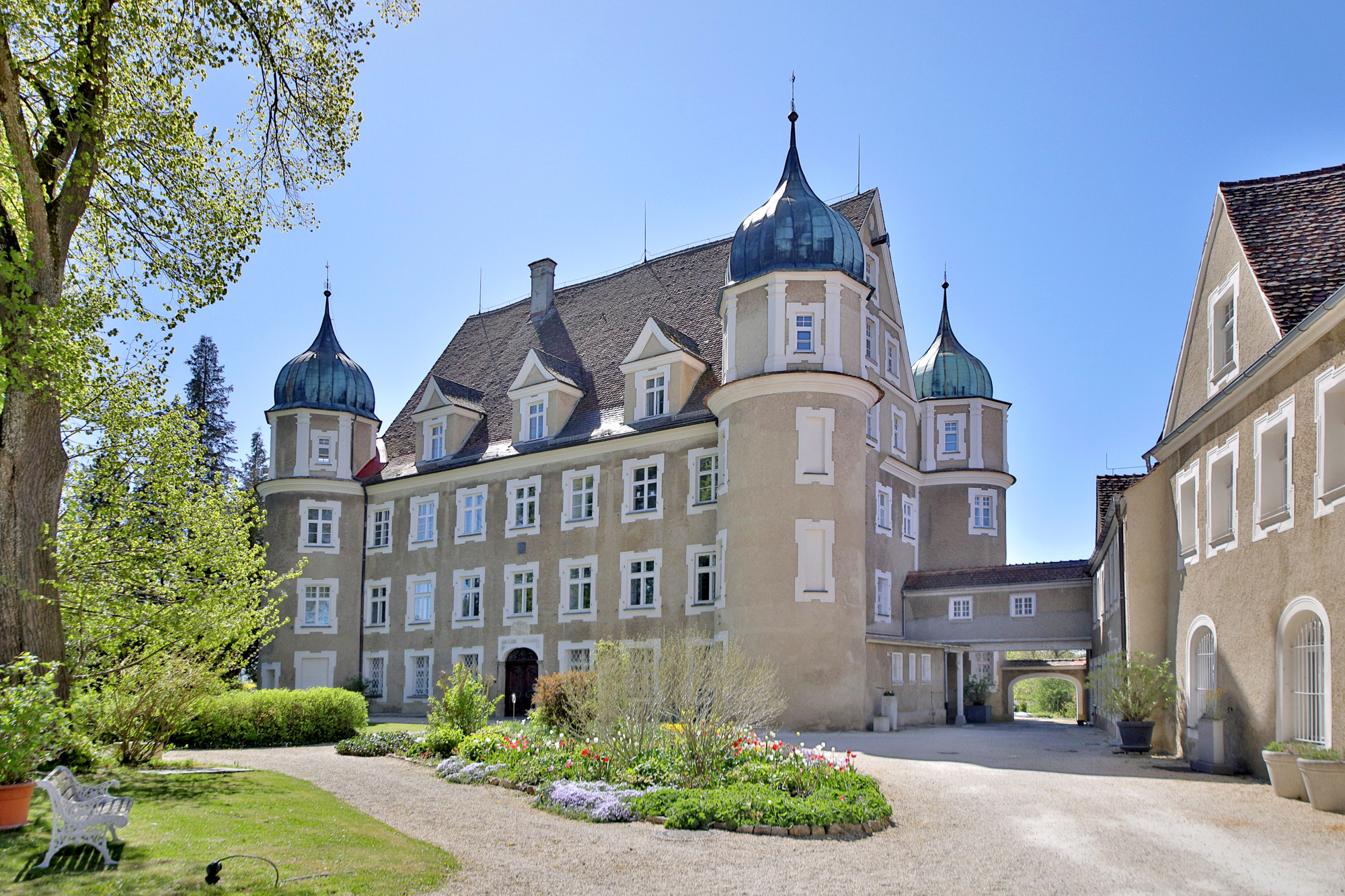 Schloss Front